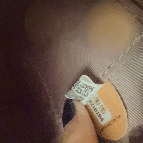 New with tag & box Beige/black Quilted round Crossbody Bag - Picture 8 of 9